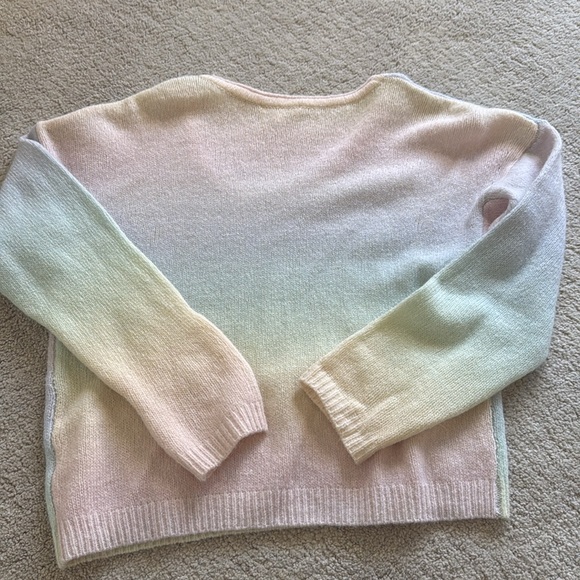 Soft and colorful comfy scoop neck sweater - Picture 3 of 3